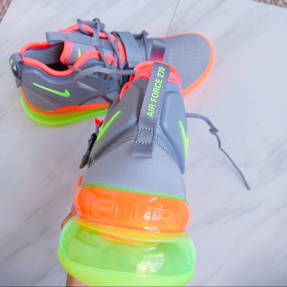 Nike Air Force 270 - Picture 3 of 8